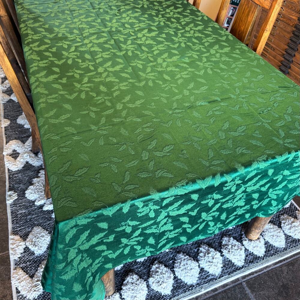 Waterford Tablecloth Festive Sprig Forrest Green 70x104” Formal Christmas in EUC